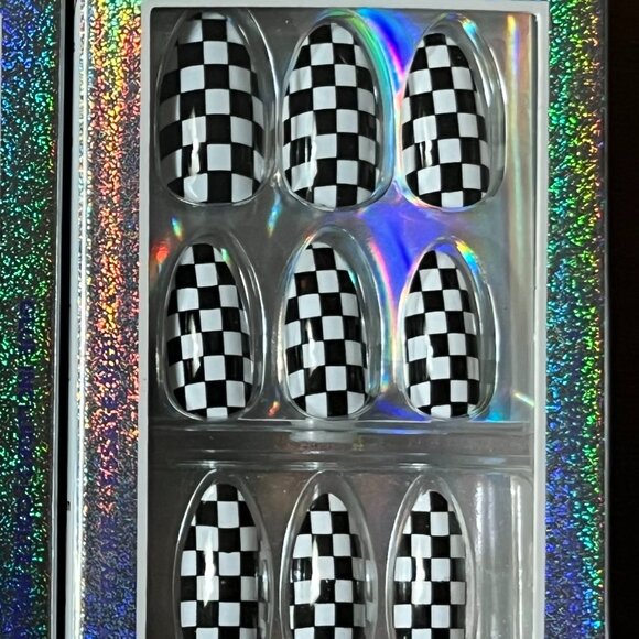 2 Claire's Glue-On Nails Manicure, Black and White Checkers Polka Dots, Almond - Picture 3 of 4